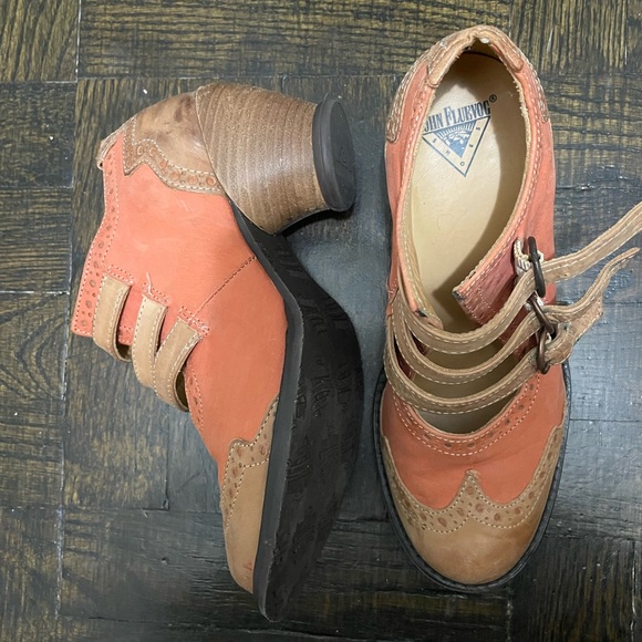 John Fluevog East End Kitchener triple strap mary janes brown/dark pink - Picture 2 of 6